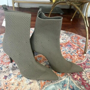 NWT Zara | green skinny heel booties | 9